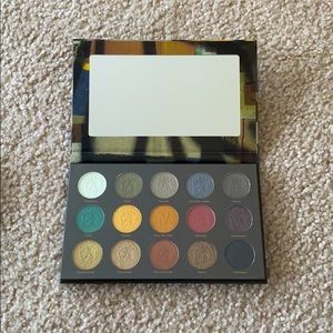 Nomad cosmetics 15 beautiful eyeshadow palette